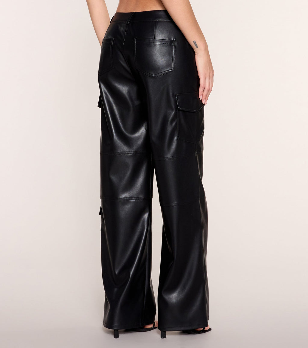 Utility Mode Faux Leather Low-Rise Cargo Pants